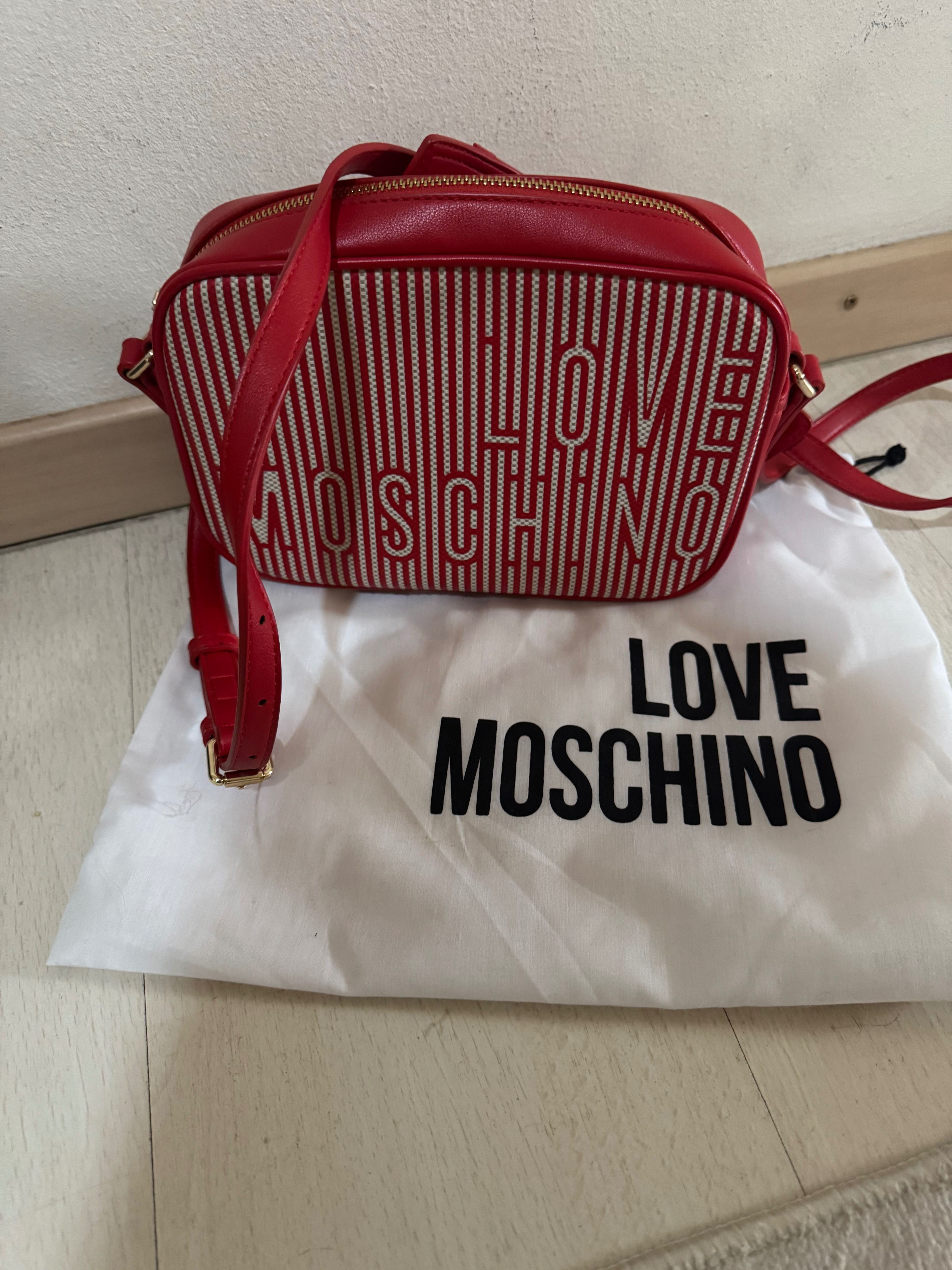 Чанта на Moschino