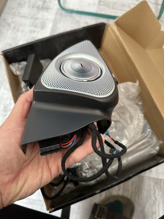 Въртящи и свтещи тонколони Burmester за Mercedes W166