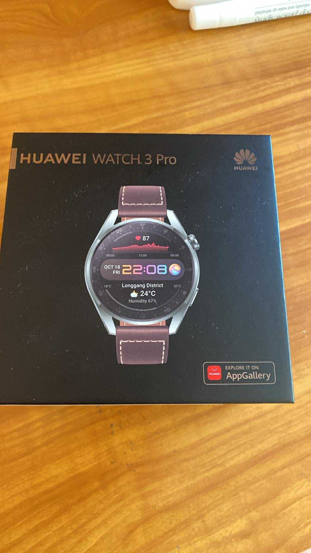 Продавам Смарт часовник Huawei 3 Pro само за 199 лв!