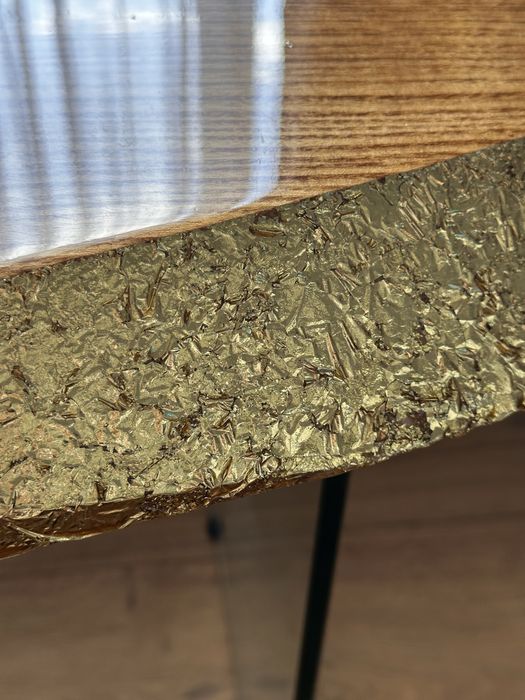 Холна дизайнерска маса от масив сефора златни мотиви