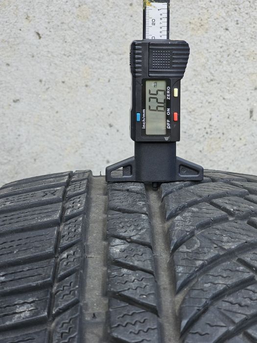 Vând patru anvelope de iarna kumho 225 40 19 / 245 35 19 dot 2322