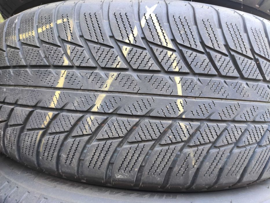 4бр Зимни гуми 225 55 17 - Goodyera Runflat
