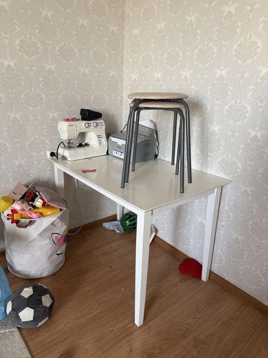 Кухонный стол 4 стульями