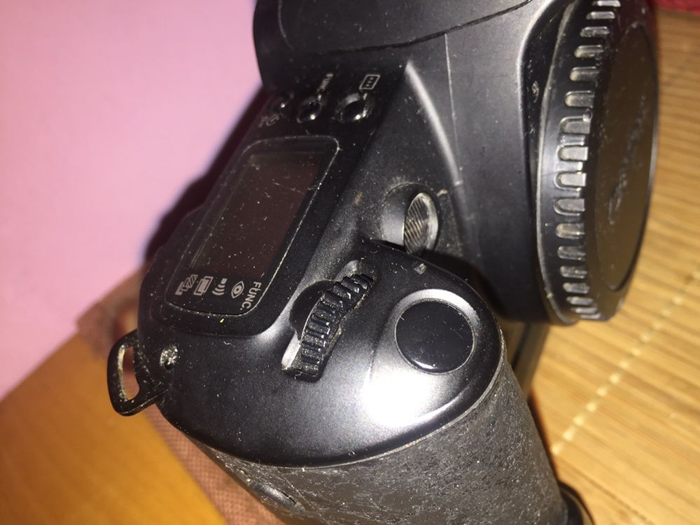 Canon 500N cu battery grip