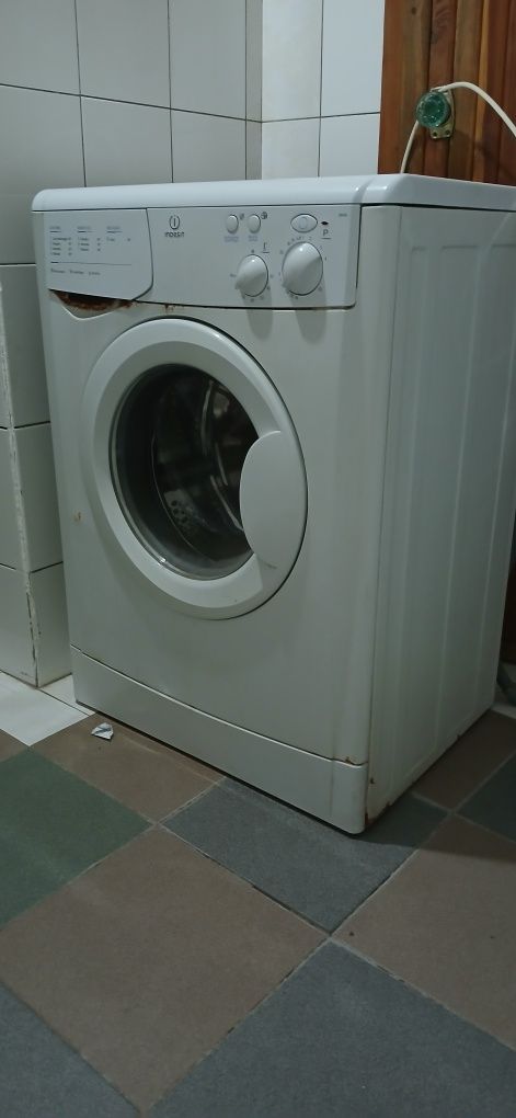 Kir yuvish moshinasi Indesit WI40 (mexanika)