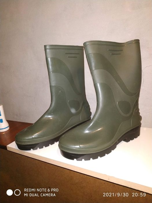 Продам сапоги мужские новые.