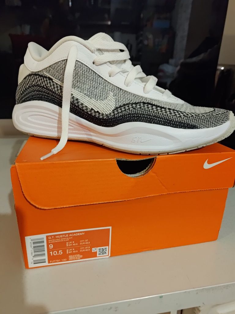 Nike G.T. Hustle Academy 42.5 номер