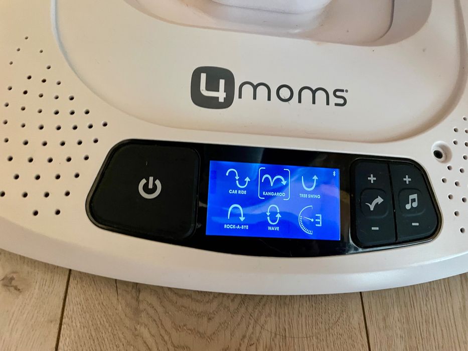 4moms mamaRoo® 4 бебешка люлка + подложка за новородено