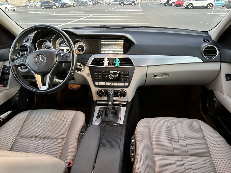 Mercedes Benz C220 piele automata dotari