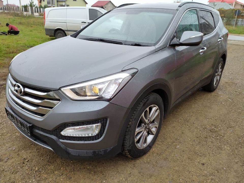 Dezmembrez Hyundai Santa FE 3 2014 motor 2.2crdi 197cp cod D4HB bara fata spate capota trager far stanga dreapta usa portiera aripa fuzeta planetara grup diferential cutie viteze piese dezmembrari