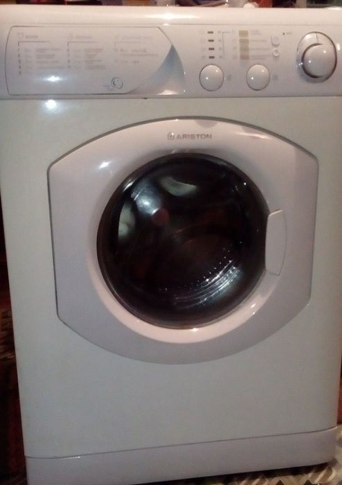Доставка бесплатно. Автомат Аристон оригинал Италия узкая на 5 кг