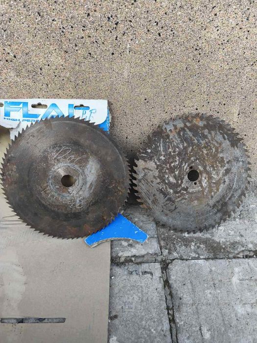 Дискове за циркуляр 300мм-2бр и 250мм