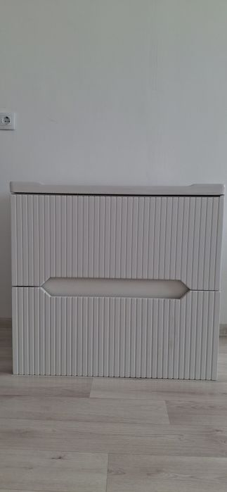 Продаю тумбу с раковиной для ванной комнаты.