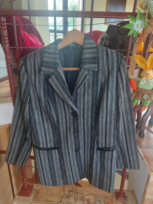 Продавам ново дамско сако