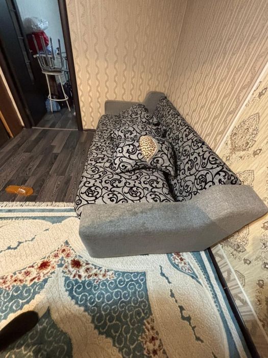 продам диван срочно