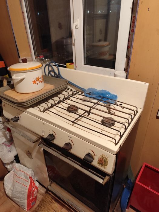 Продам газовую плиту