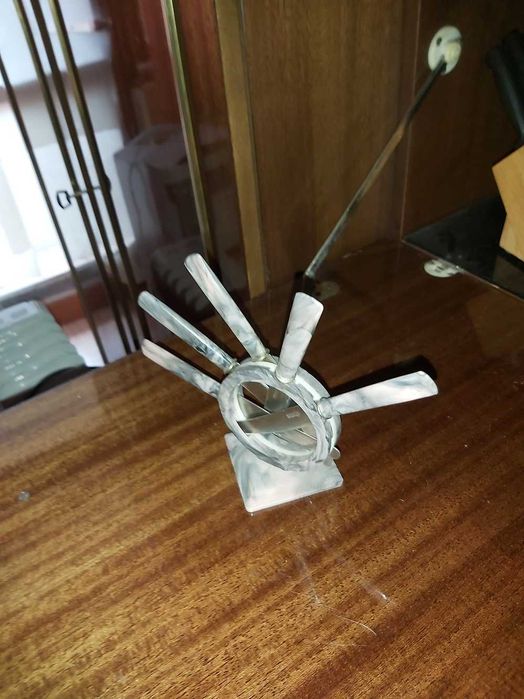 декоративна поставка с 5 броя десертни ножчета за гости, от СССР