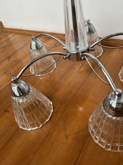 Люстра  в отличном состоянии