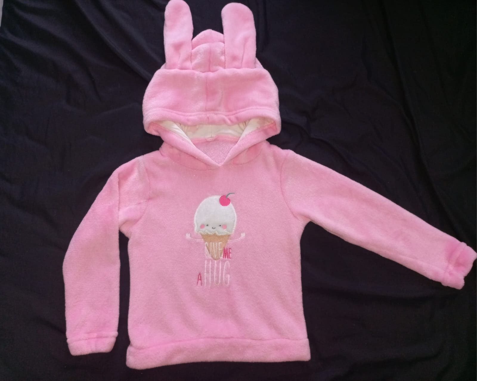 Продам красивую плюшевую кофту на девочку 5-7 лет