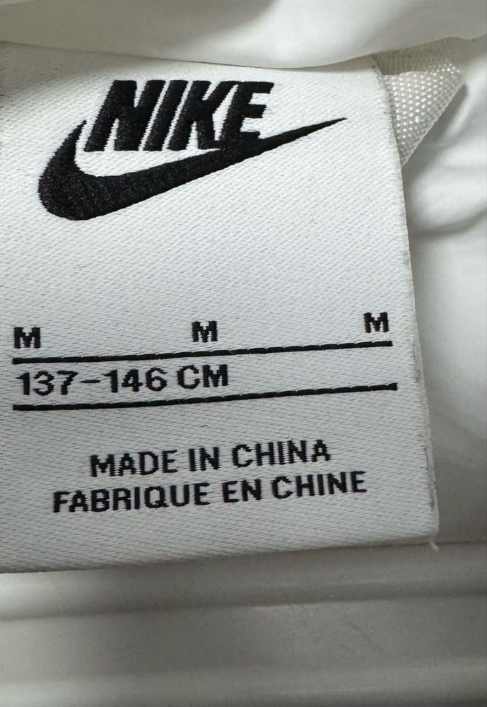 Оригинално яке Nike 137-146см