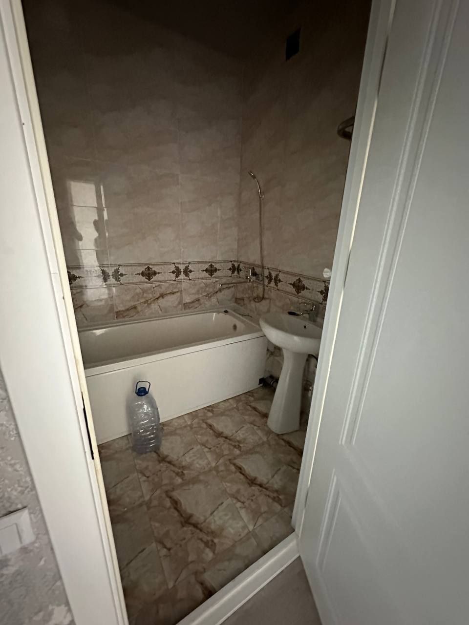 1 xonali uy sotiladi Bektemir