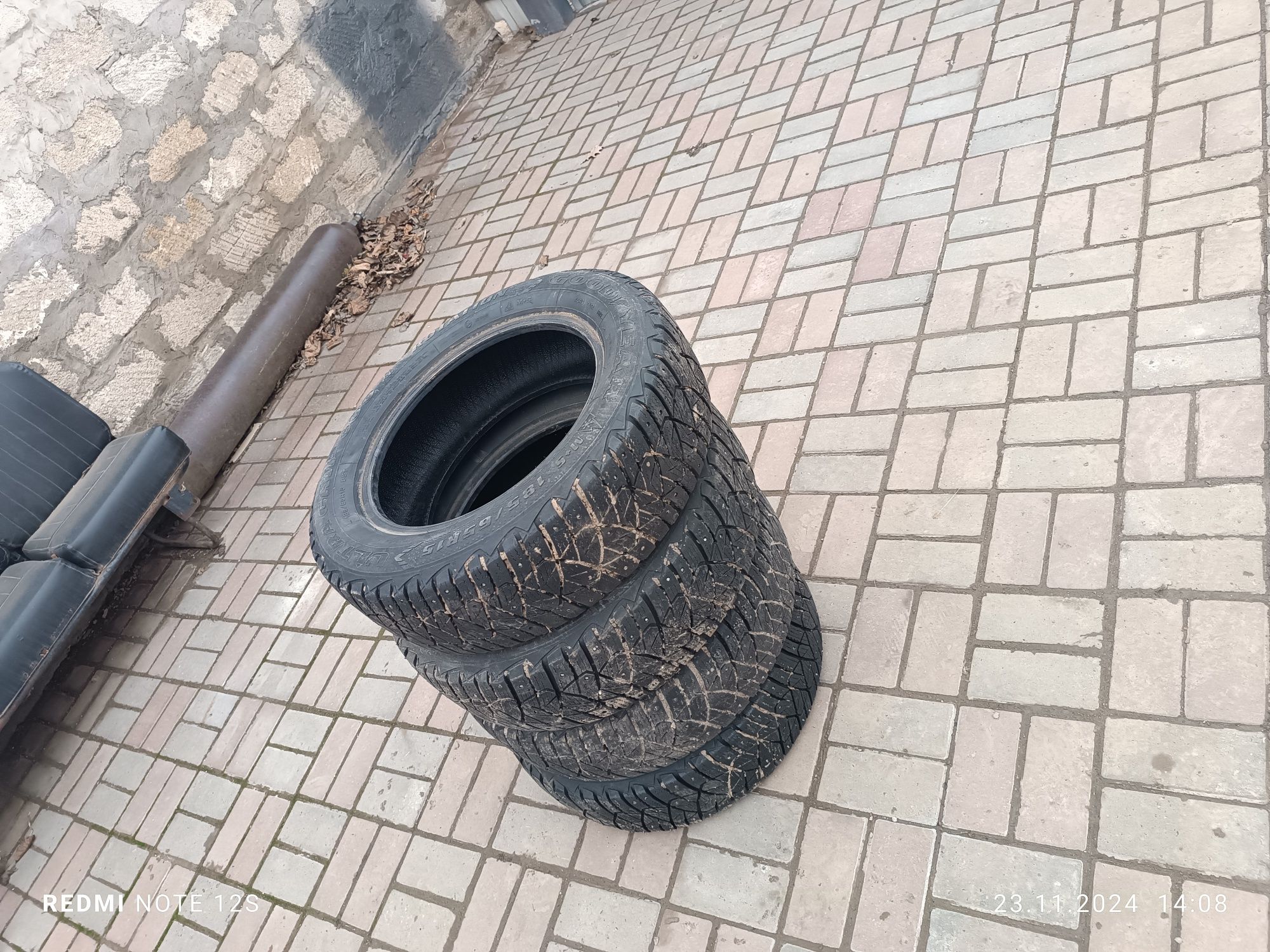 Продам GOOD YEAR шипованную резину