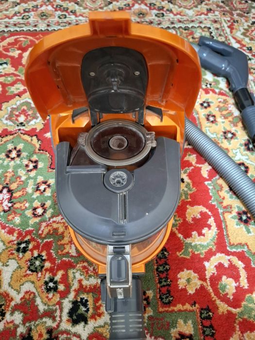 LG пылесос . Ишлатилган . Моторини тортиши озгина сустрок