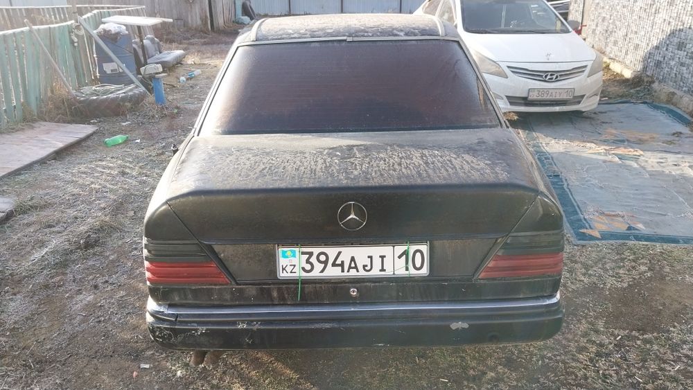 Продам  Мерседес  124 легенда.  1989 года . На активном ходу.