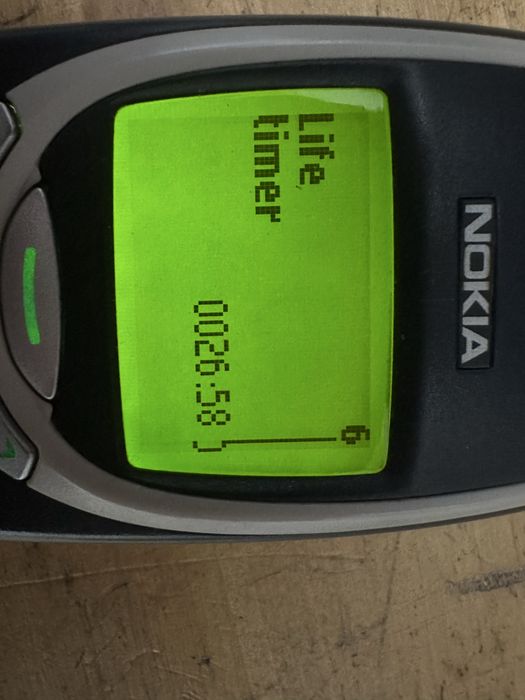 Nokia 3310 de culoare albastru inchis