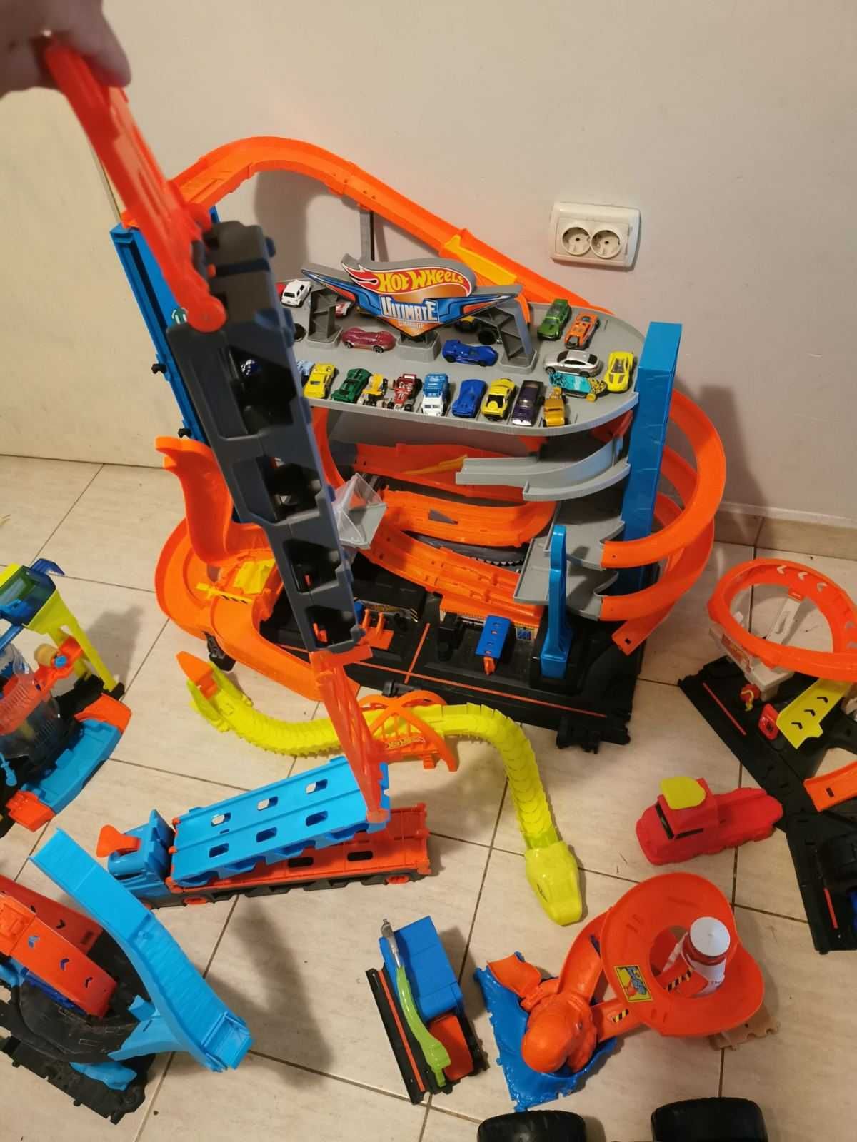 Hot wheels писти със колички