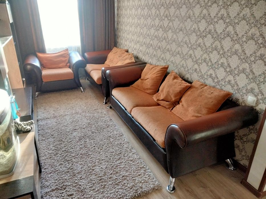 Диван тройка в хорошем состоянии