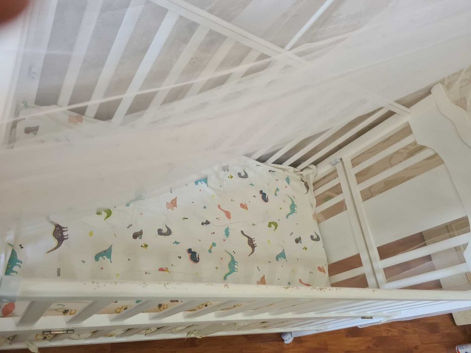 детский кровать и шкаф