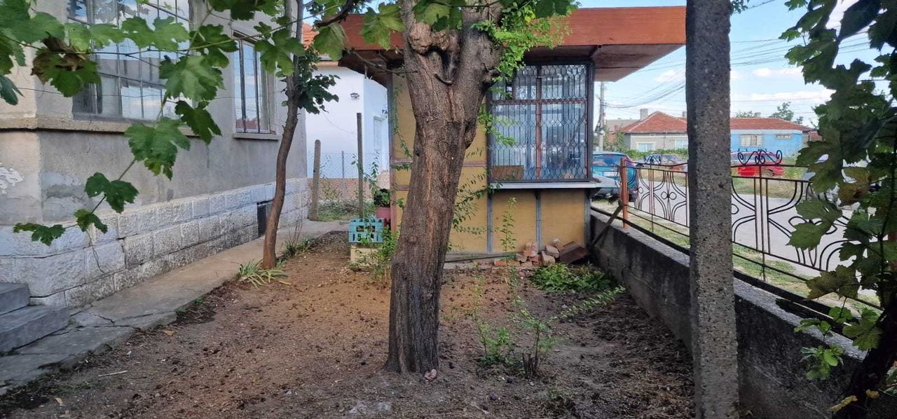 Продава се Къща в Дулово - 780 кв.м за 79 €/кв.м - Снимка #4