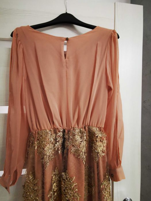 Rochie cu voal fin și broderie manuala