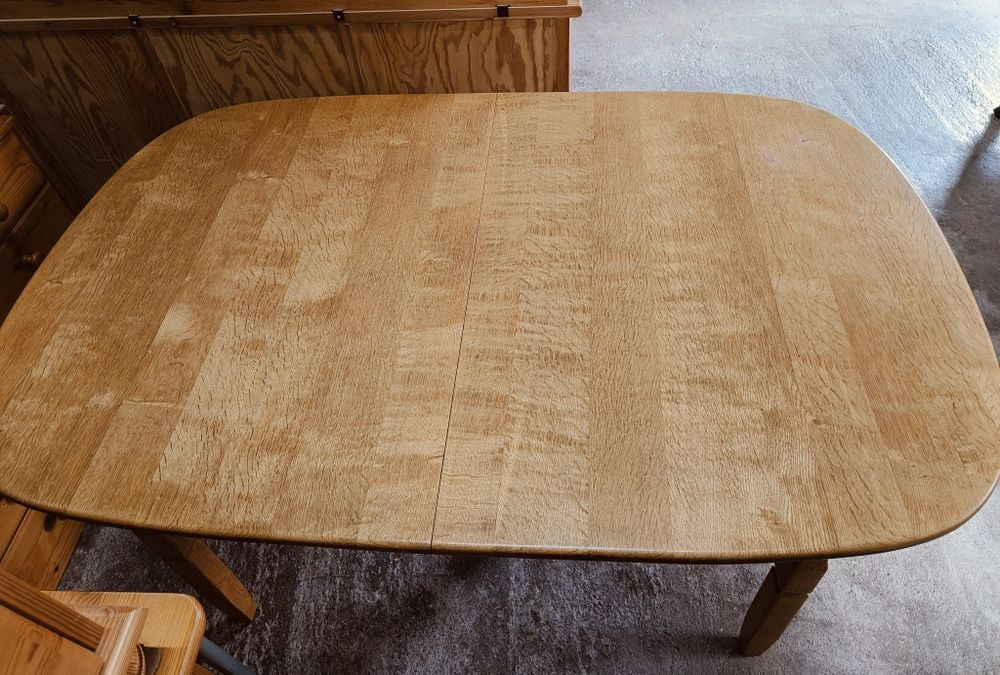 Дъбова трапезна маса