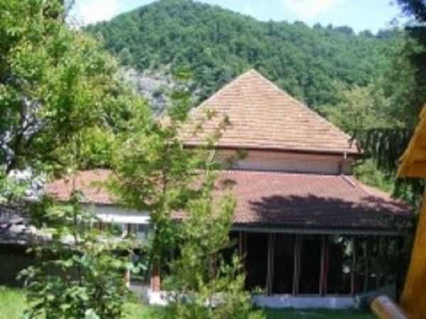 Cazare Pensiune Căciulata Călimănesti cu Piscină cu Apă Termală