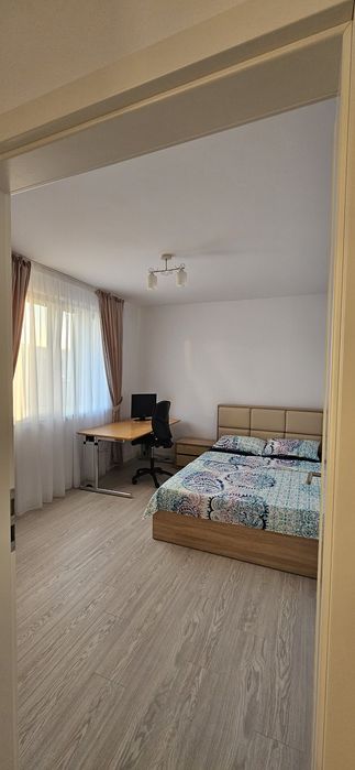 Ofer spre închiriere apartament cu 3 camere