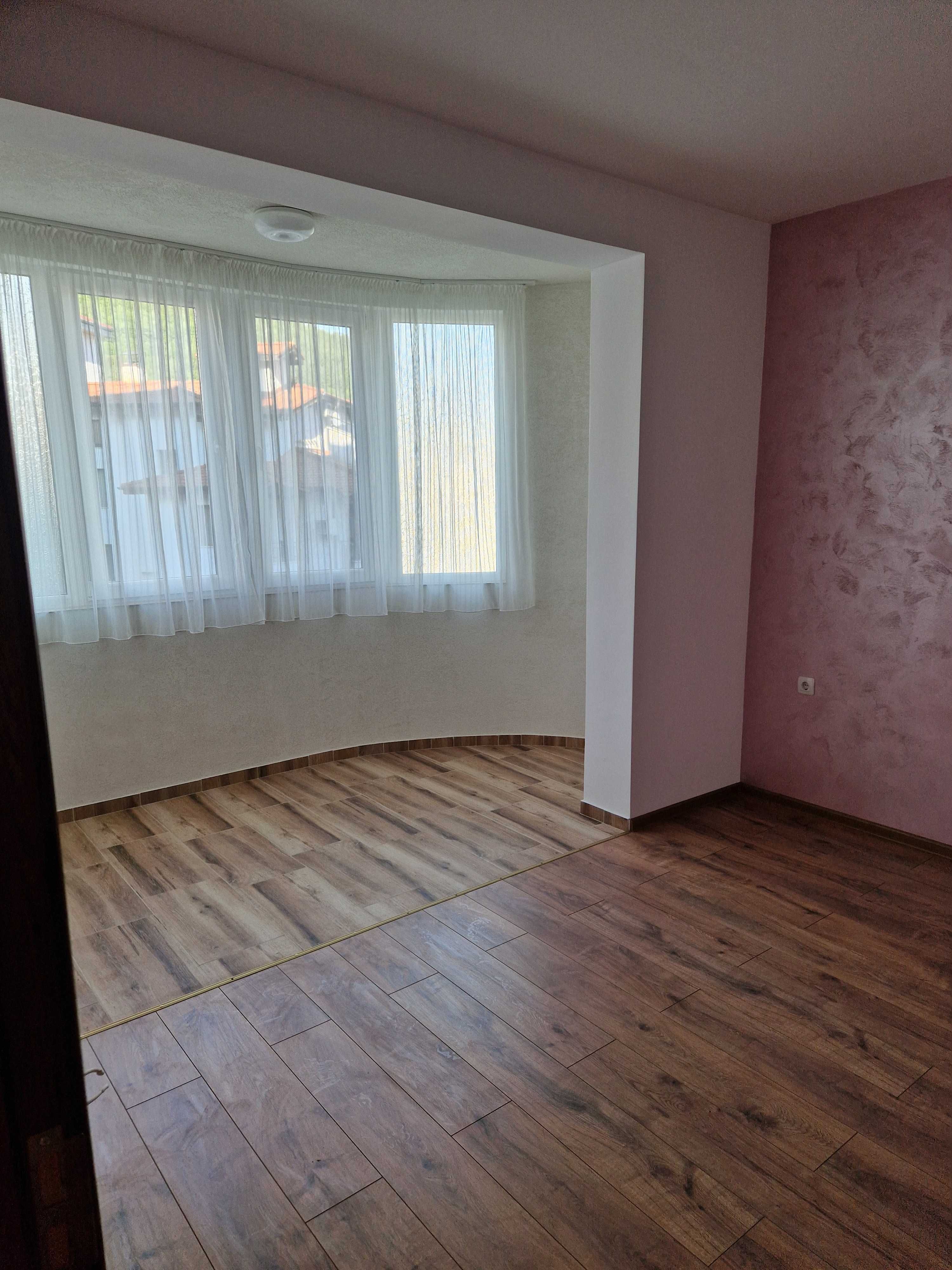 Продава се тристаен апартамент