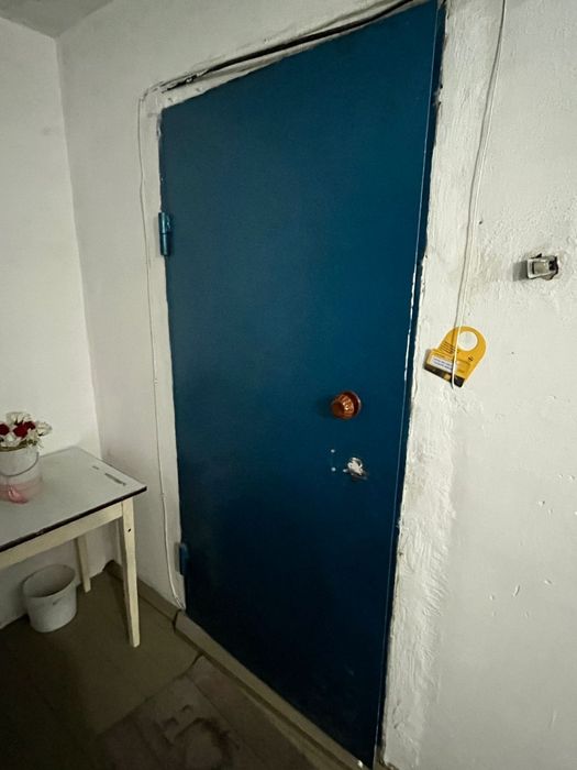 Продам металическу дверь