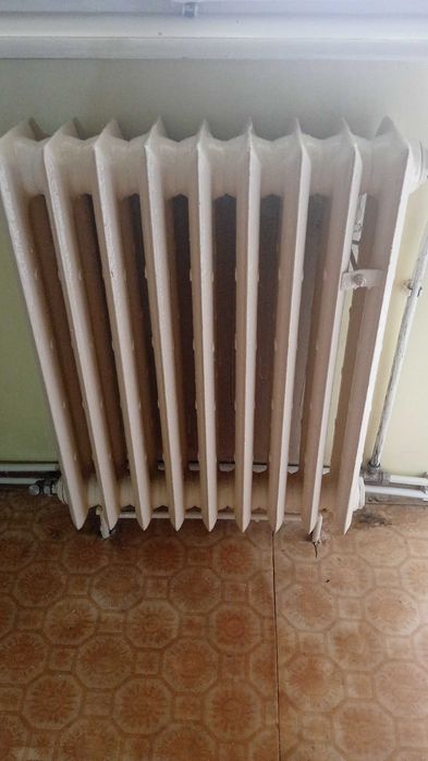 Vand calorifer din fonta in stare buna