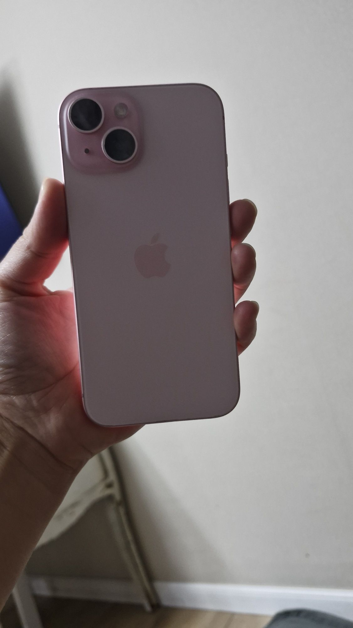 Iphone 15 розовый