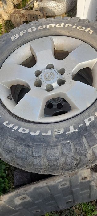 Genți +cauciucuri pt Nissan Navara d22 și d40 R16 70 255