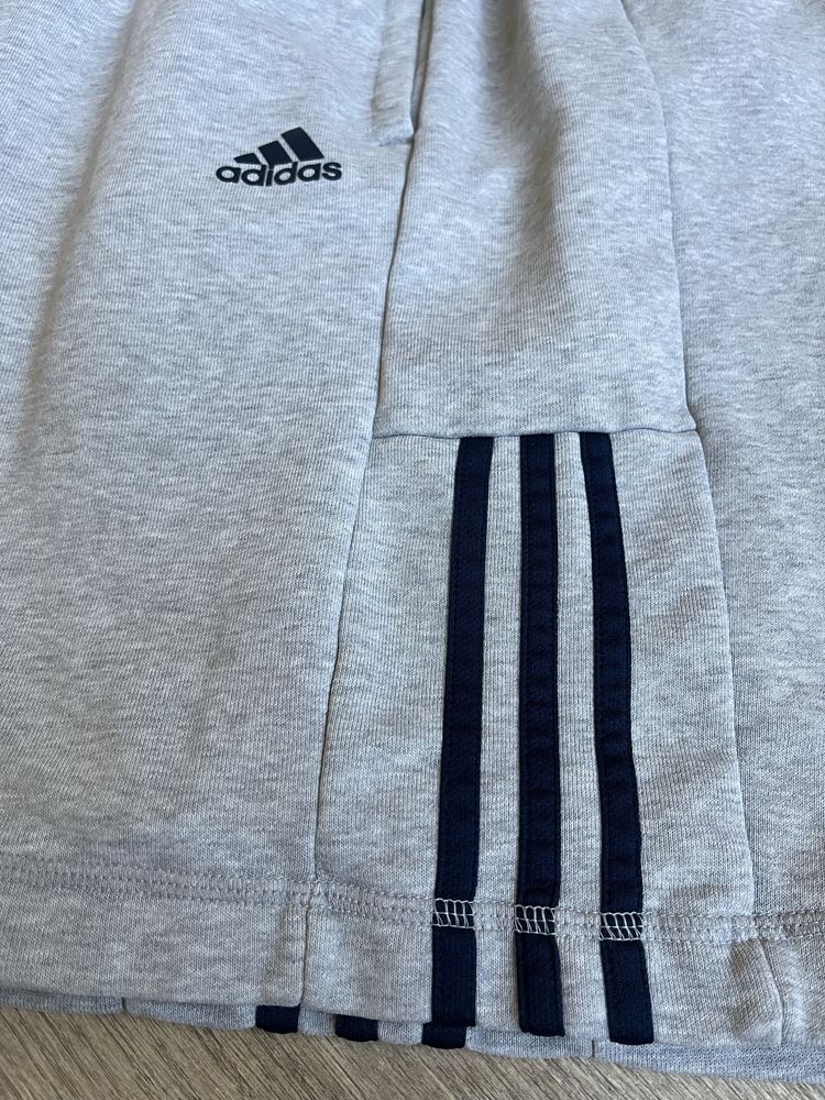ADIDAS Essentials Mid Short - размер Л / Оригинал