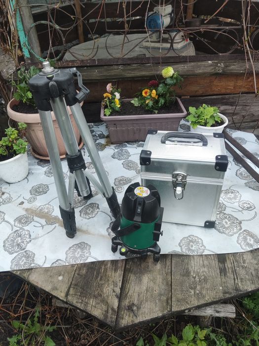 Нивелир строительный.