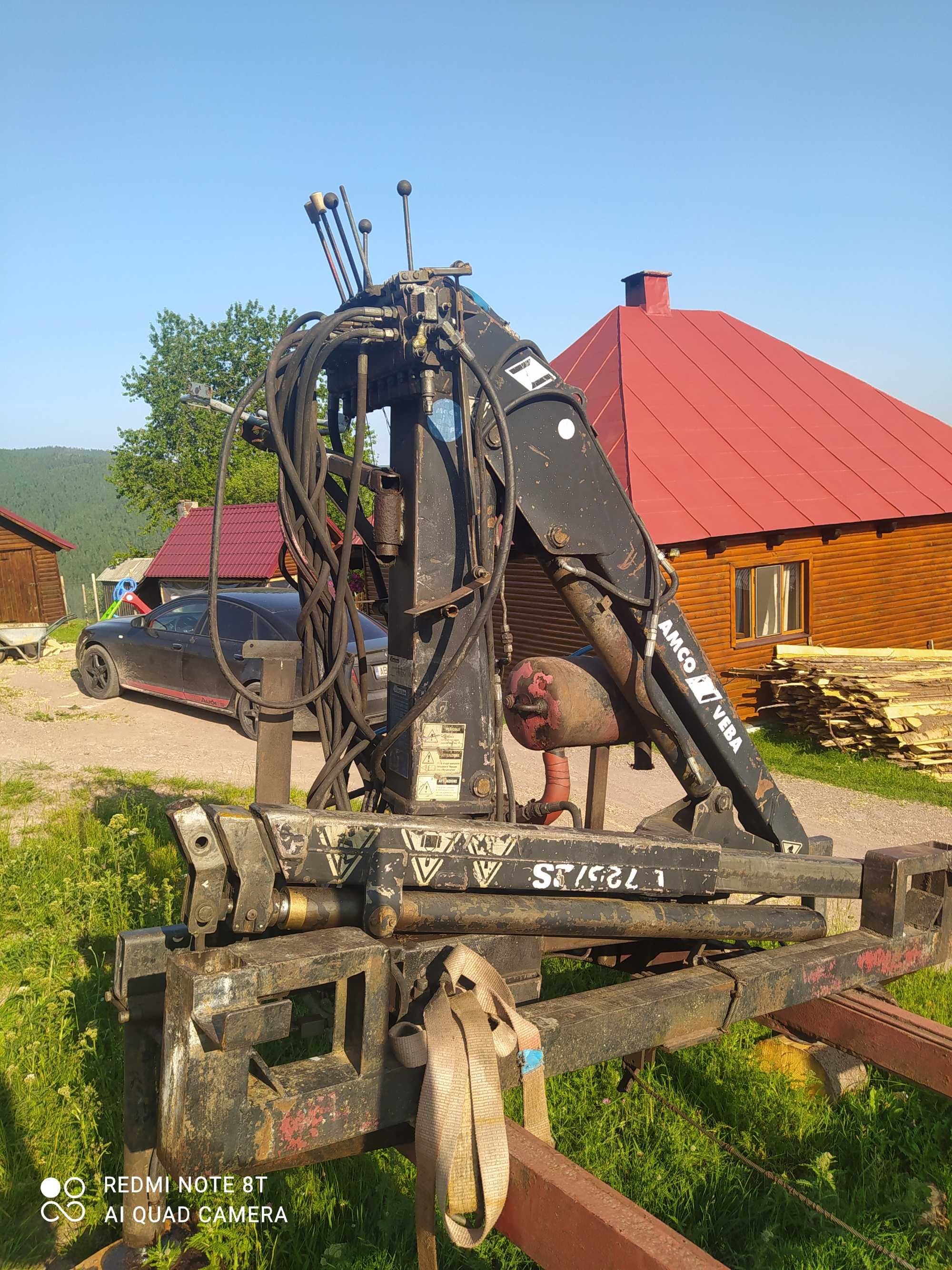 Remorca forestiera cu macara