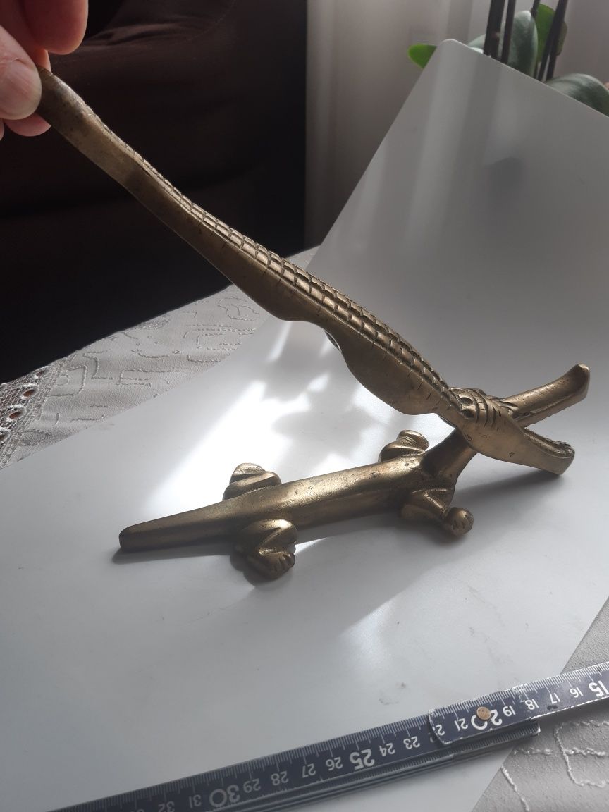 Vand spargator de nuci ,sub forma de crocodil,33 cm.