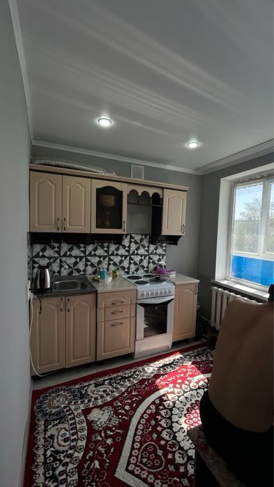 Продам квартирау 1 комнатную с ремонтом отличном местоположнием юность