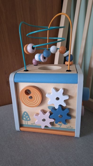 Дървен Монтесори куб