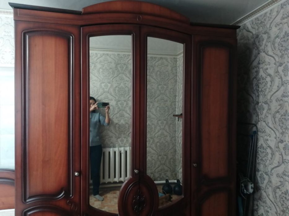 Продаеться спальный гарнитур