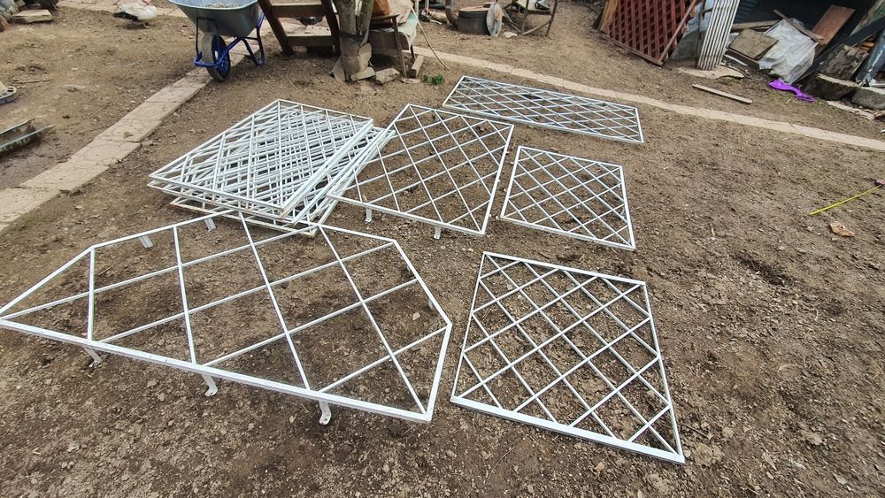 Grilaje ferestre , geamuri , casa , sau gard